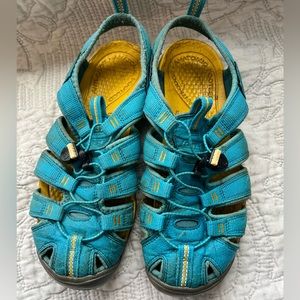 Keen Womens Clearwater CNX Outdoor Hiking sandals shoes size 7.5